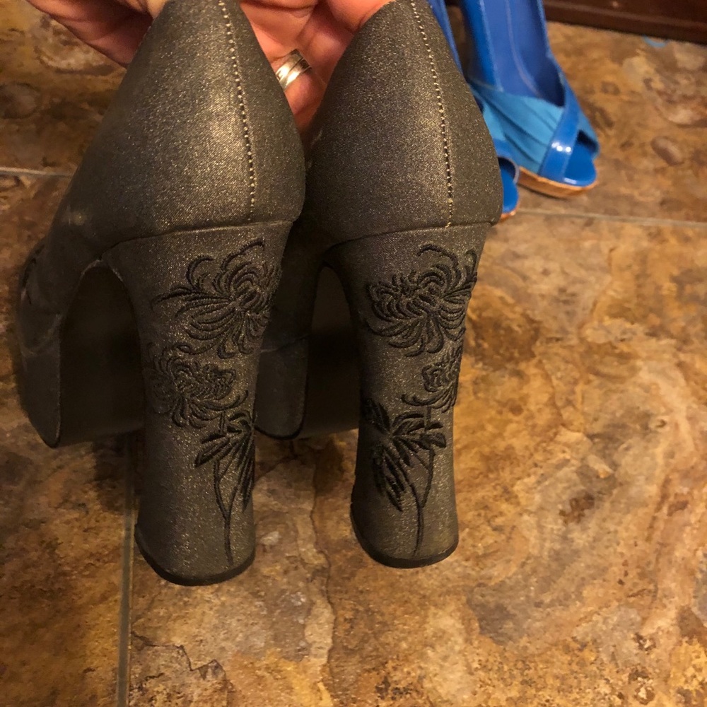 Womans shoes - Picture 2 of 2